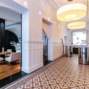 Le Grand Balcon Hotell